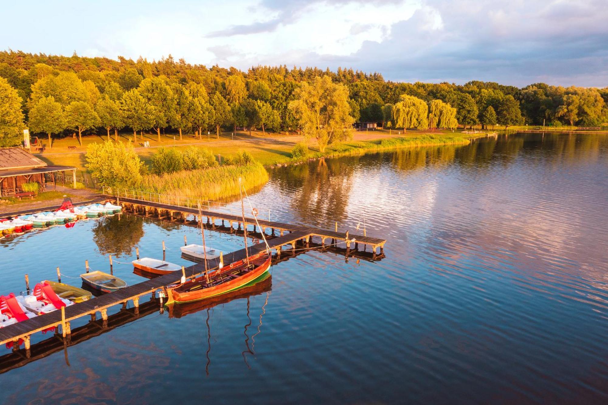 Strandhaus Am Inselsee Hotel Guestrow Exterior photo